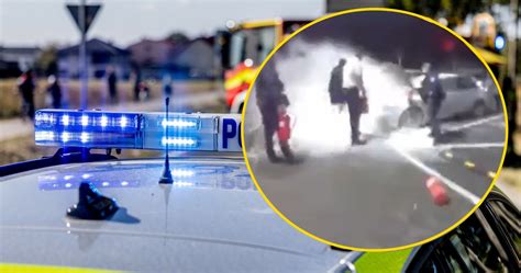 policjanci gaszący płonący samochód na stacji paliw przy A1