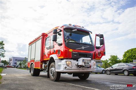 zdjęcie nowego samochodu ratowniczo-gaśniczego OSP Niegowa na podwoziu VOLVO FL