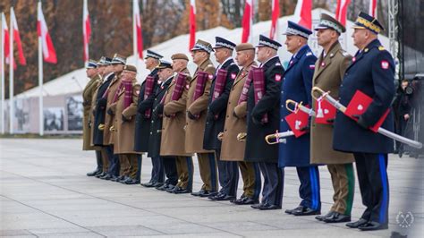 Zgromadzenie na Placu Piłsudskiego w Warszawie podczas obchodów Święta Niepodległości