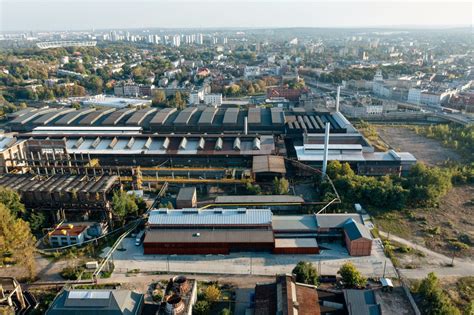 Widok na kompleks przemysłowy huty ArcelorMittal w Eisenhüttenstadt