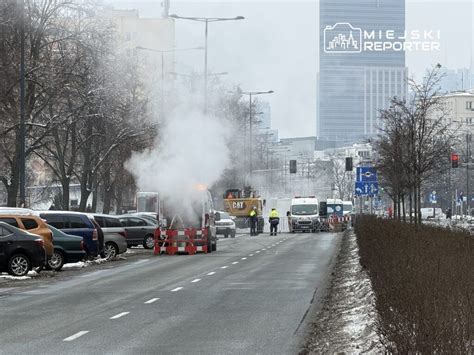 zdjęcie dymu unoszącego się nad budynkiem w Woli Rzędzińskiej