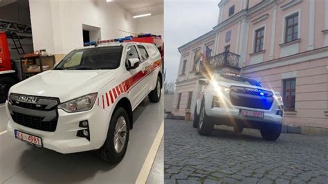 Samochód ISUZU D-Max w akcji ratowniczej z logo OSP