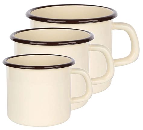 Różnorodne kubki: porcelanowe, emaliowane, szklane