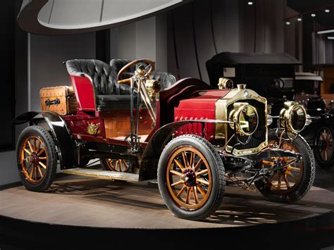 Zdjęcie historycznego samochodu strażackiego De Dion Bouton