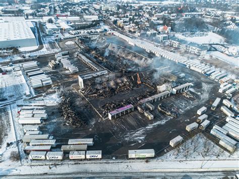 spalona hala magazynowa DB Schenker