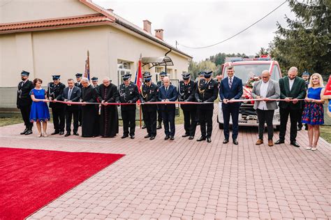 Zdjęcie ceremonii poświęcenia sztandaru OSP Sędzin