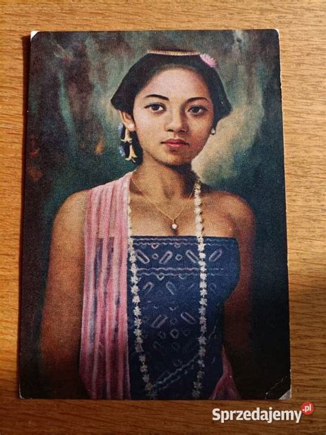 Portret Elizy Lam, młodej kobiety pochodzenia azjatyckiego