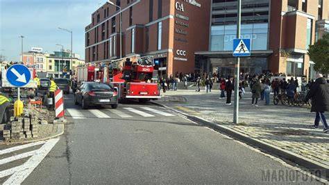 Pożar rozdzielni elektrycznej w centrum handlowym