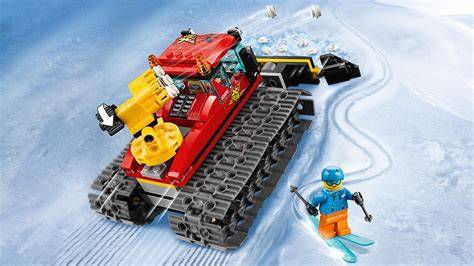 Tematyczne zdjęcie LEGO Pług Gąsienicowy 60222 w akcji na zaśnieżonym stoku