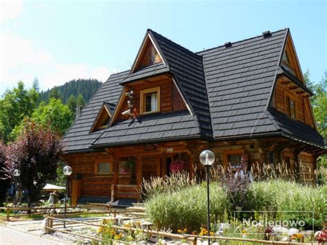 Zdjęcie typowego domku góralskiego w Zakopanem / Przykład obiektu noclegowego Kirowy Gościniec