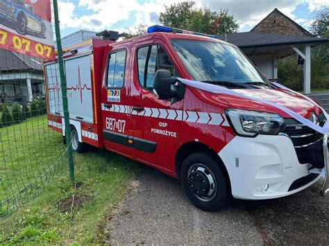 zdjęcie lekkiego samochodu ratowniczo-gaśniczego Renault 