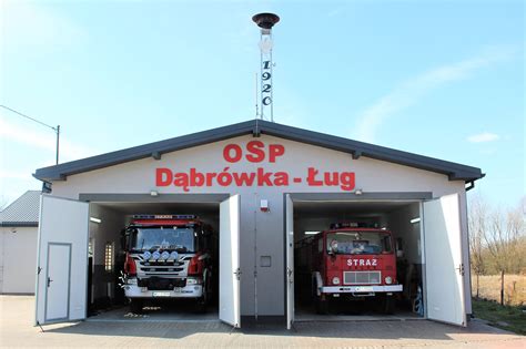 Zdjęcie archiwalne drewnianej remizy OSP Dąbrówka Ług