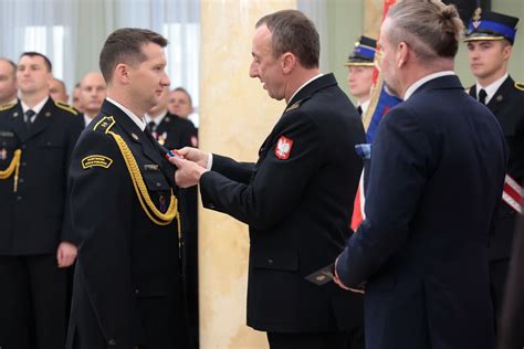 Fotorelacja z uroczystego apelu strażackiego z wręczeniem odznaczeń