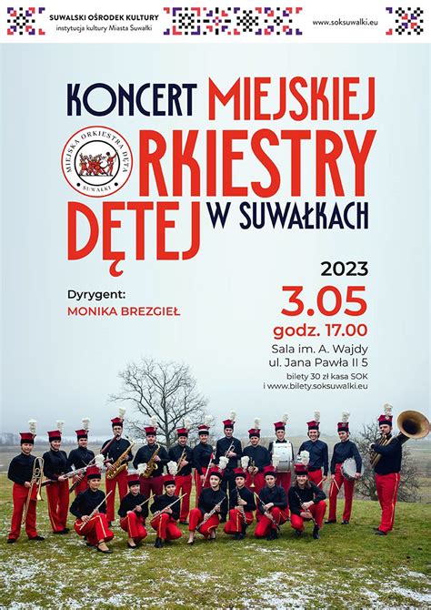Duży zespół orkiestry dętej na scenie podczas festiwalu