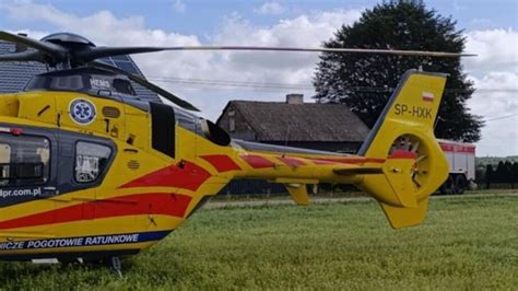 Czerwony helikopter LPR podczas nocnej operacji