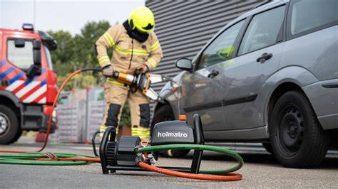 Wyważacz hydrauliczny Holmatro HDB 90 ST w akcji z możliwością zdalnego sterowania