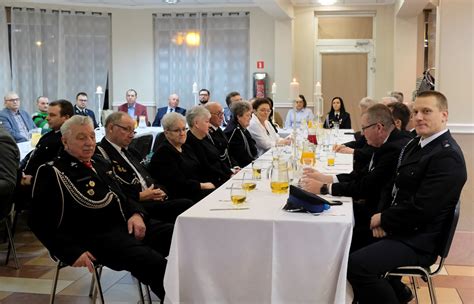 Zdjęcie przedstawiające przebieg walnego zebrania członków OSP Pniewy w restauracji Zacisze