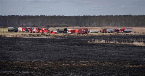 zdjęcie drona pokazujące skalę zniszczeń po pożarze hali handlowej