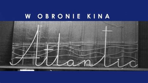 Zdjęcie fasady kina Atlantic z historycznym neonem