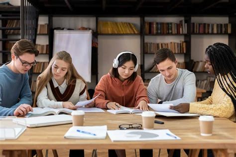 Znak informacyjny: Osoby uczące się i absolwenci kursów