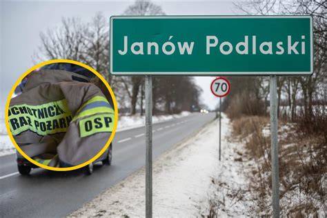 Zdjęcie przedstawiające wejście do remizy OSP Janów Podlaski lub tablicę z nazwą jednostki