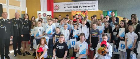zdjęcie przedstawiające laureatów powiatowych eliminacji turnieju wiedzy pożarniczej