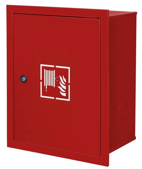 czerwona szafka hydrantowa na korytarzu budynku