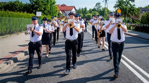 Zespołowa fotografia Orkiestry Dętej OSP Kraszewice podczas występu