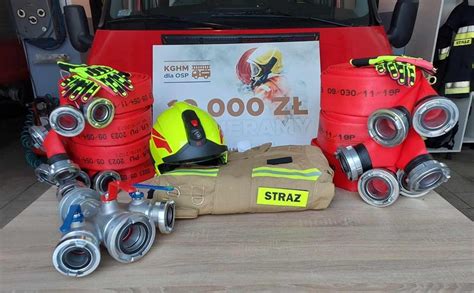 Zdjęcie przedstawiające historyczny sprzęt strażacki używany przez OSP Bukowa Wielka