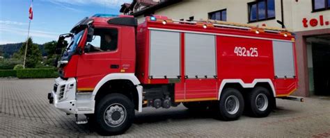 Ciężki samochód ratowniczo-gaśniczy na bazie Volvo FMX