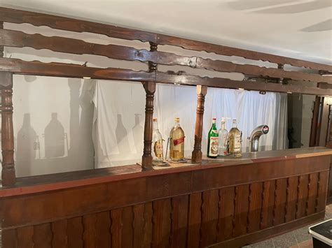 Zdjęcie płonącego baru lub restauracji