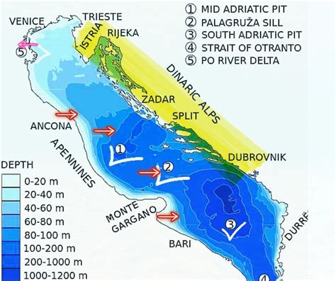 zdjęcie dymu unoszącego się nad wybrzeżem Chorwacji