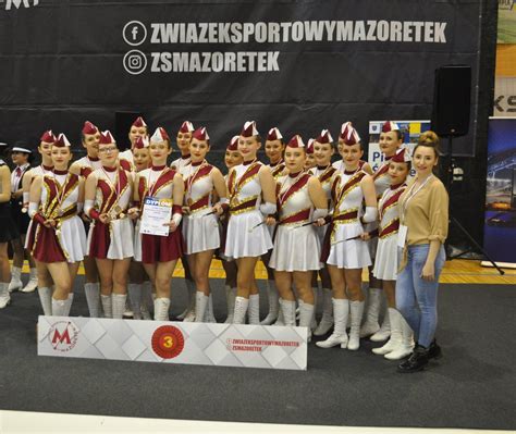 zdjęcie mażoretek 
