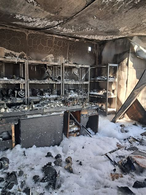 zdjęcie zniszczonego pawilonu piekarni po pożarze