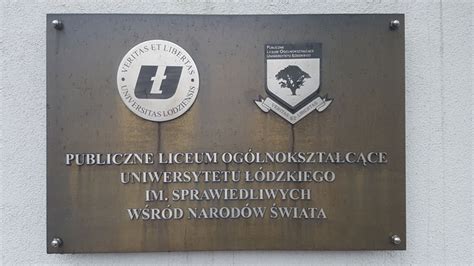 tablica upamiętniająca Sprawiedliwych wśród Narodów Świata na budynku Urzędu Miasta Brańsk