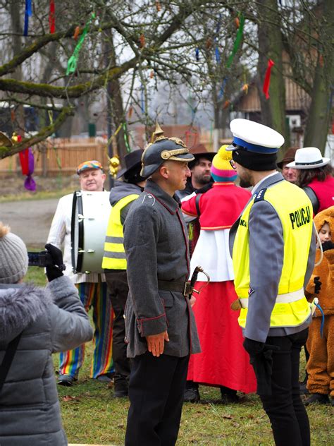 Fotografia z tradycji wodzenia bera w Luboszycach
