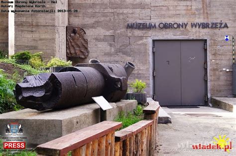 Zdjęcie historycznego kordzika marynarskiego z Muzeum Obrony Wybrzeża