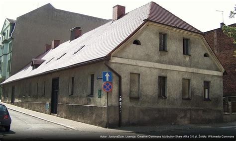Zdjęcie historycznych koszar w Tarnowskich Górach