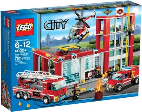 zdjęcie minifigurek i akcesoriów z zestawu LEGO City 60004
