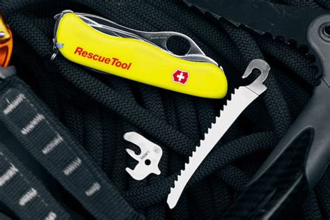 Kolaż zdjęć popularnych noży ratowniczych, np. Victorinox Rescue Tool, Gerber Hinderer Rescue