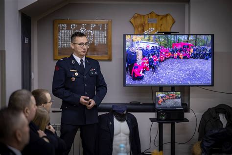 Zgromadzenie strażaków ochotników podczas zebrania sprawozdawczego