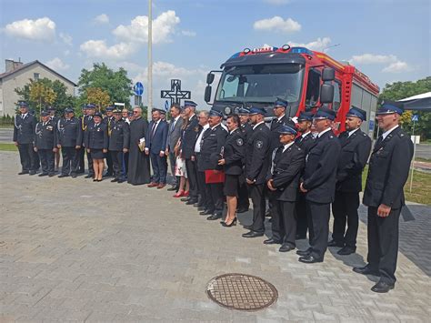 Uroczystość przekazania nowego samochodu ratowniczo-gaśniczego Volvo dla OSP Bądkowo Kościelne