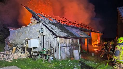 Zdjęcie spalonej stodoły po podpaleniu w gminie Annopol
