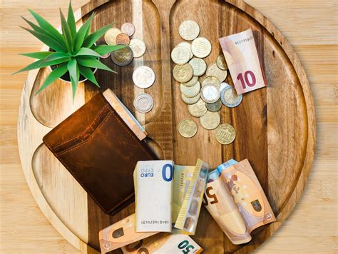 Schemat zmian w modelach Renault Midlum na przestrzeni lat (modernizacje, liftingi)