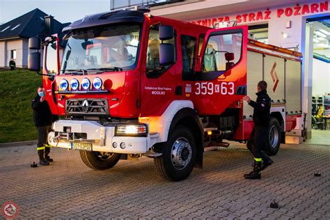 Infografika przedstawiająca kluczowe parametry techniczne wozu strażackiego Renault 180 GBA