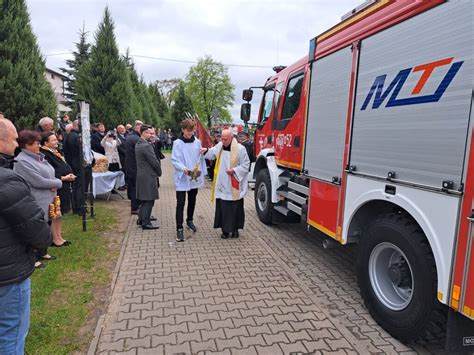 Uroczystość Dnia Strażaka w Gminie Łomża, poświęcenie wozów strażackich