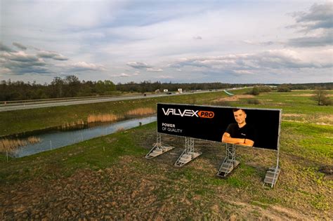 Wizualizacja billboardu z kampanii 