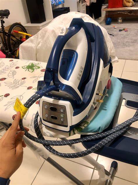 zdjęcie stacji parowej Tefal Pro Express Total Plus GV8962 w otoczeniu domowym