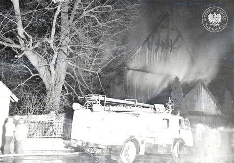 Akcja gaśnicza i zniszczenia po pożarze kościoła pw. św. Walentego w Bieruniu, marzec 1972 r.
