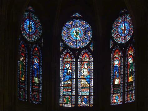 Witraż w katedrze Notre Dame w Paryżu